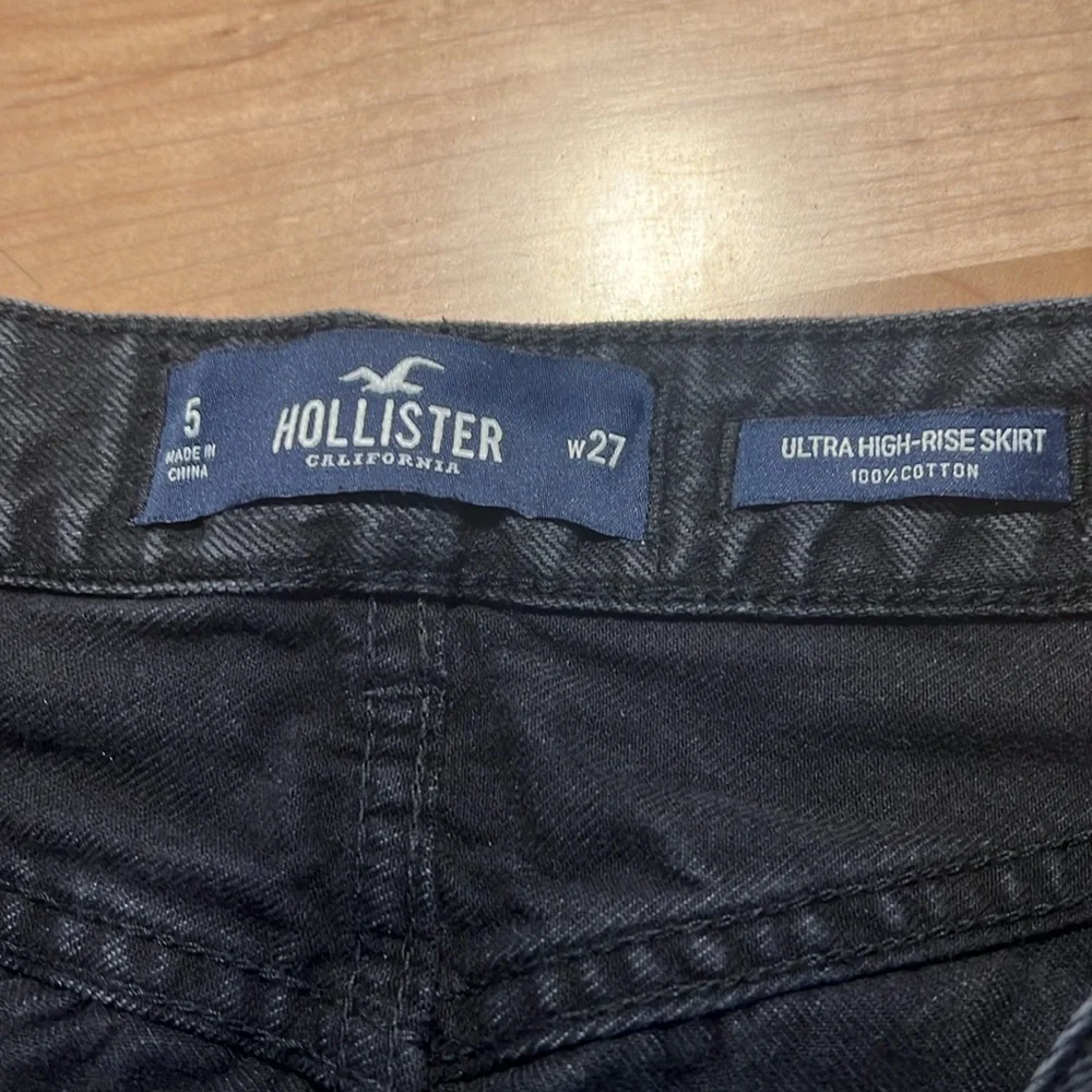 Hollister Black Ultra High-Rise Jean Skirt - size 27